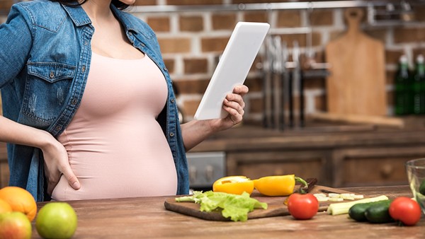 孕妇后期吃坚果对胎儿有什么好处 孕妇吃啥坚果对胎儿大脑发育好