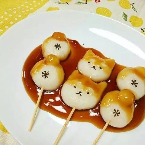 喜欢甜点的猫：柴犬饺子