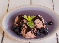 巧克力蓝莓果酱冰激凌 巧克力蓝莓冰激凌配方