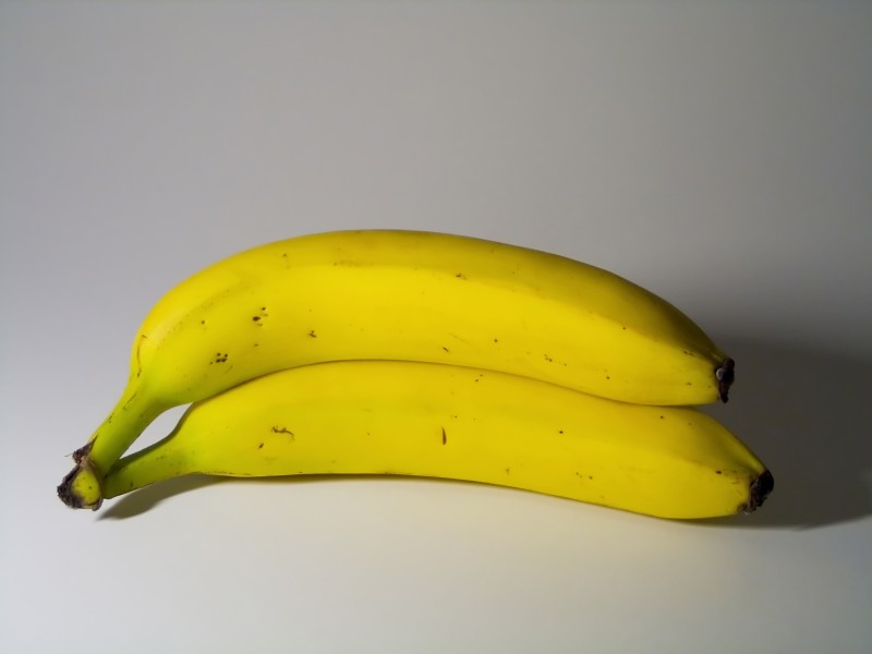 短香蕉和长香蕉的图片大全 两根香蕉对比图片