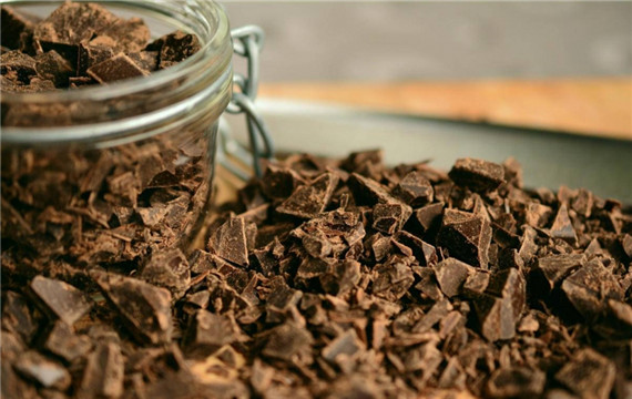 巧克力糖果美食 巧克力脆脆珠甜点图片