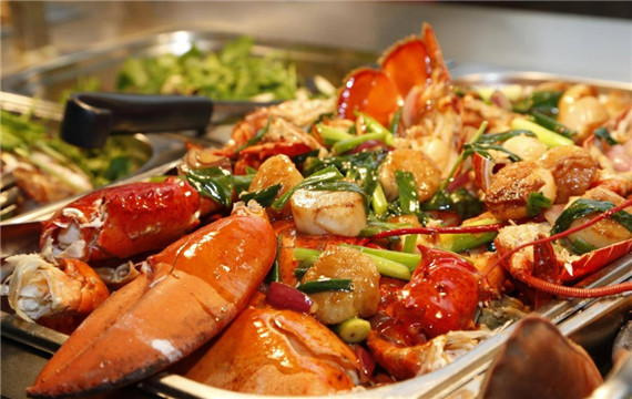 卤龙虾和油焖龙虾哪个更好吃 公龙虾还是母龙虾好吃