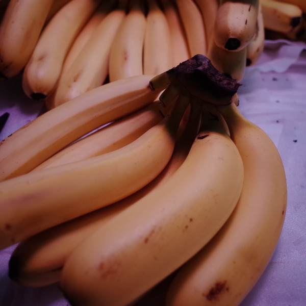香蕉脂肪含量很低吗？香蕉具有哪些功效？