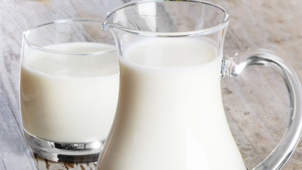 空腹喝奶会浪费蛋白质？什么人不能空腹喝牛奶？