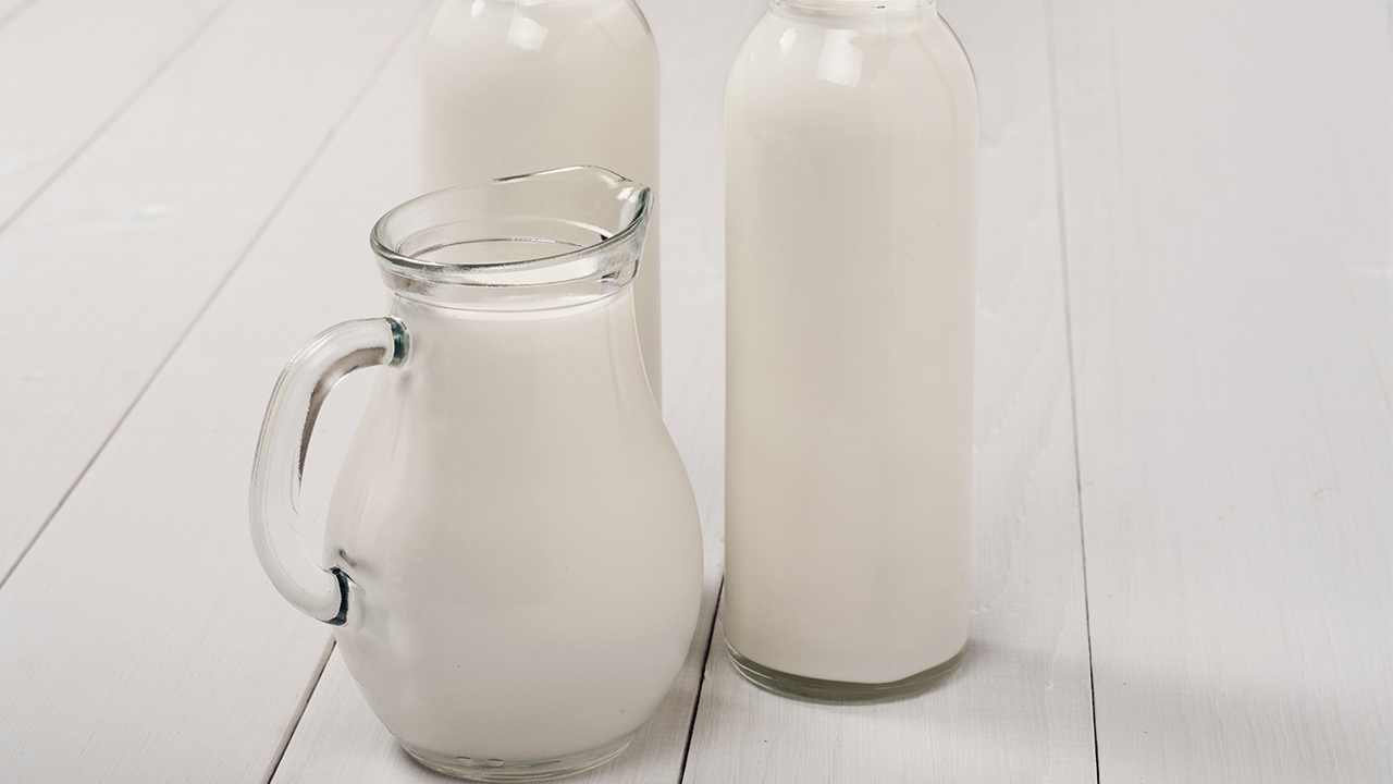 牛奶脂肪含量高吗？什么样的人要少喝纯牛奶？