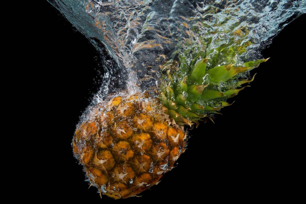 水果浮在水面的图片 水中的水果图片
