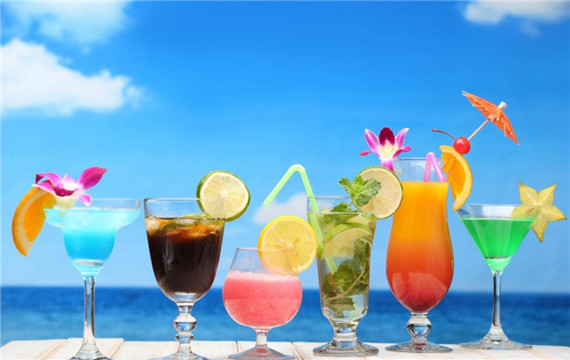 卡通夏季海滩饮料图片 蓝色大海小清新背景图