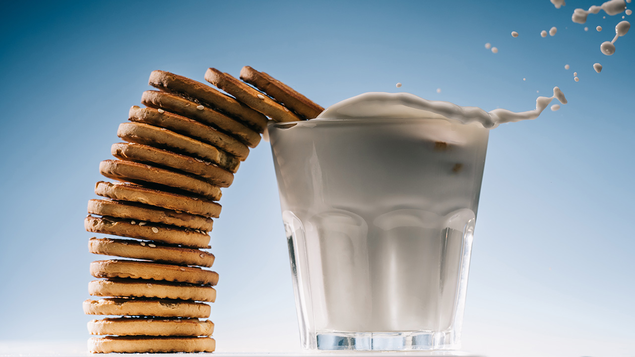如何合理饮用牛奶？怎样喝奶有利于钙的吸收？