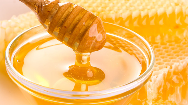 蜂蜜水的正确饮用方法是什么？喝蜂蜜水的最佳时间是什么时候？