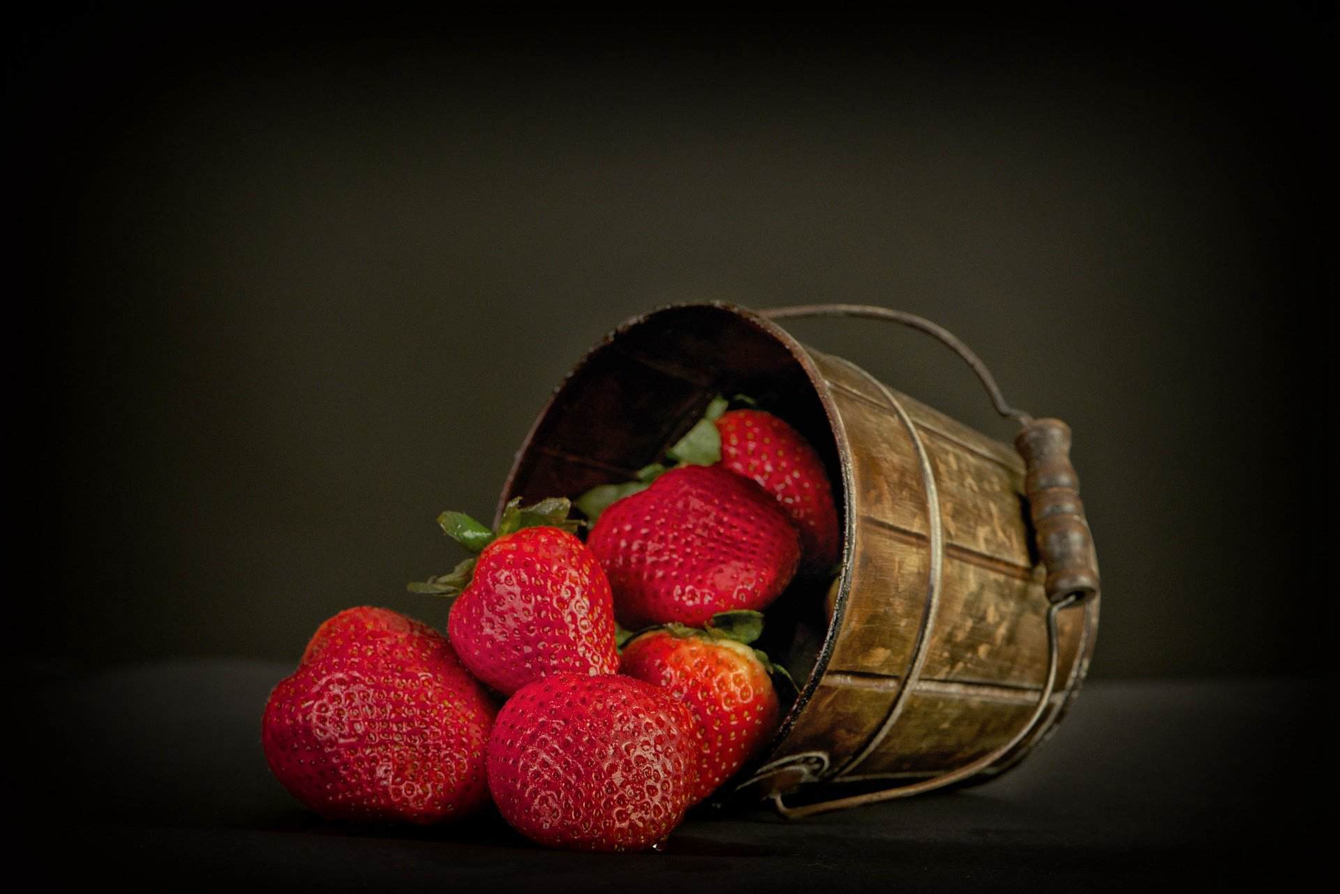 水果静物摄影图片 采摘草莓摄影图片