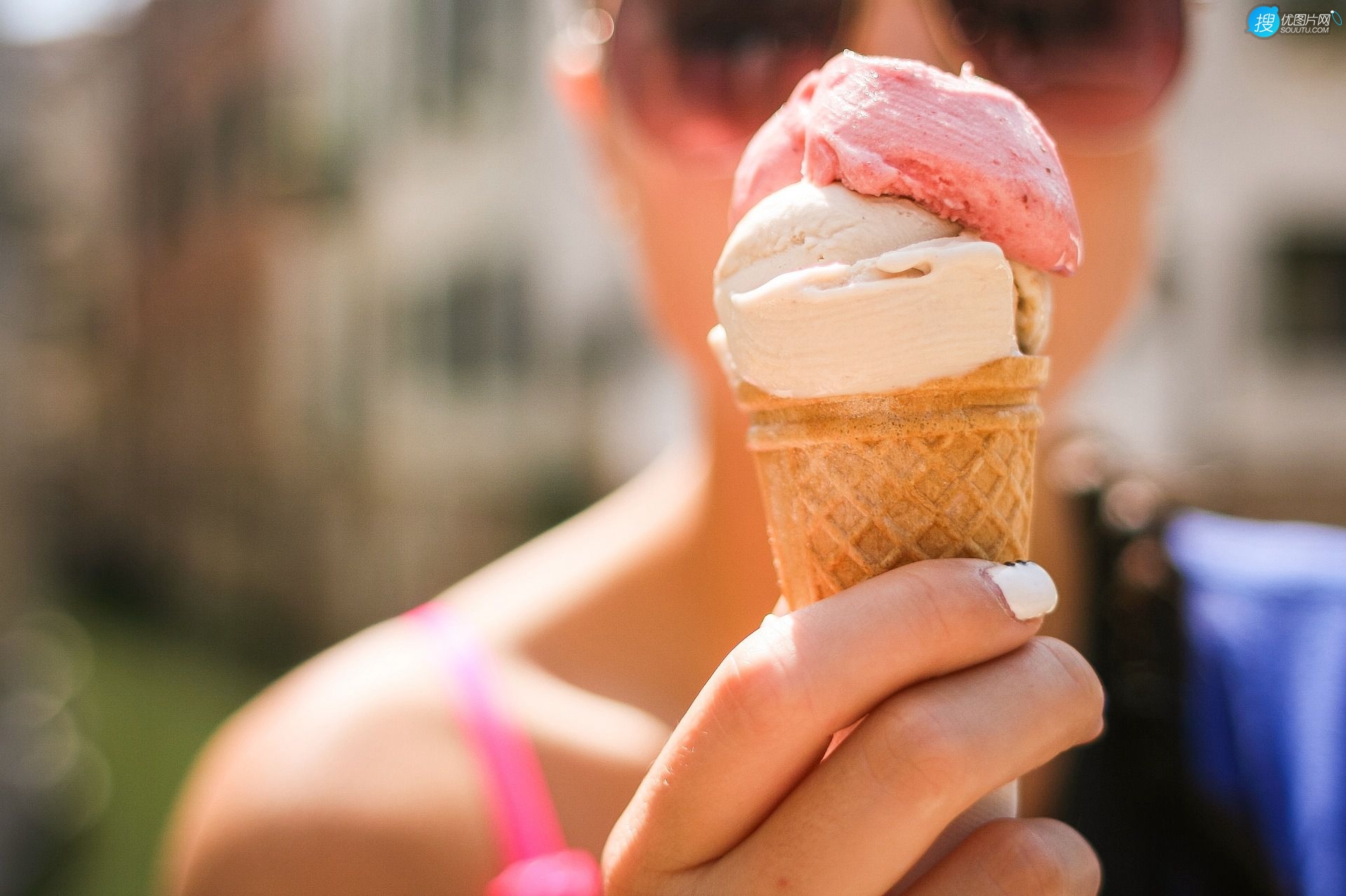 甜筒冰淇淋怎么做不用冰淇淋粉 脆筒冰淇淋图片大图