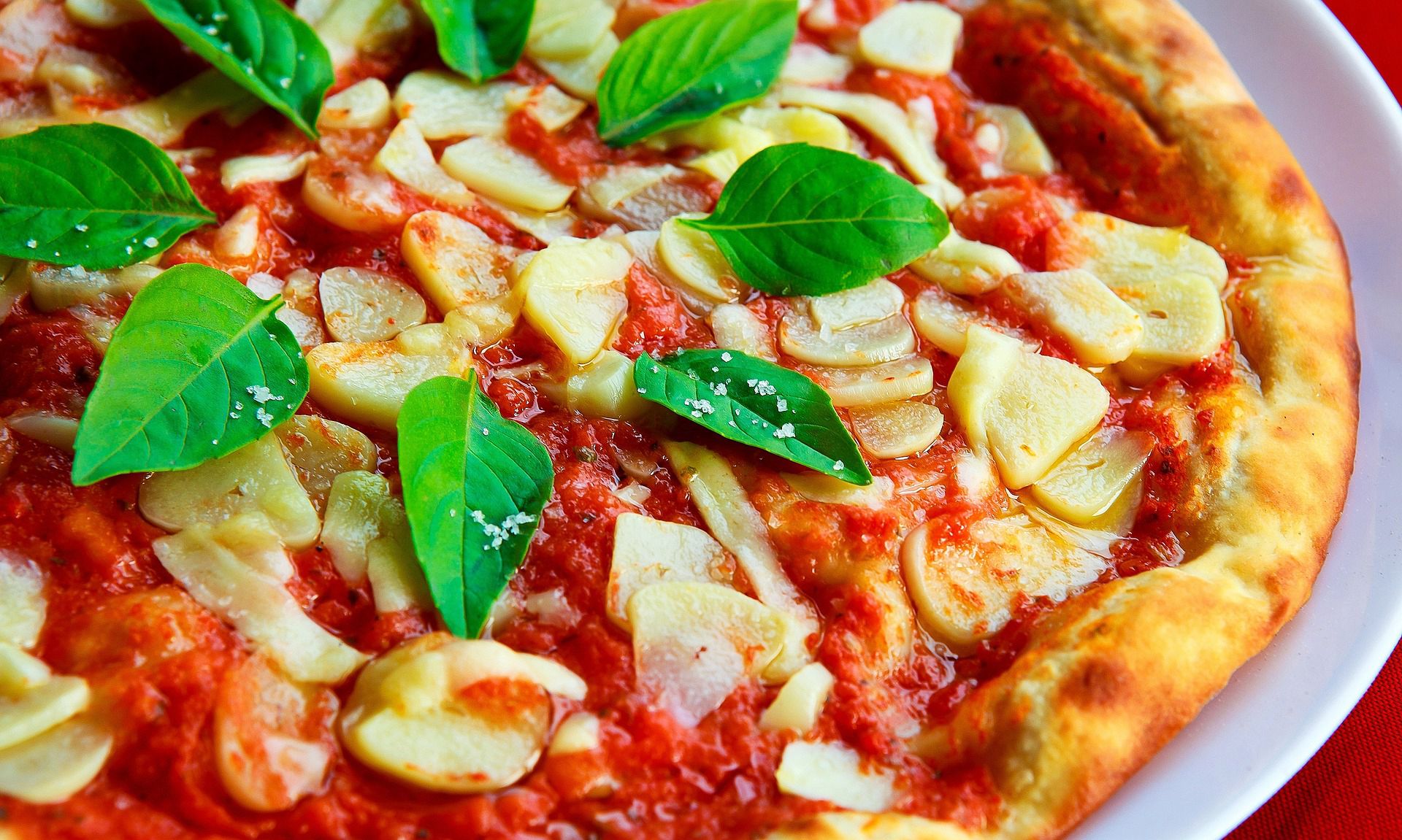 自制可口的披萨图片 在家就能做的简单美味的披萨