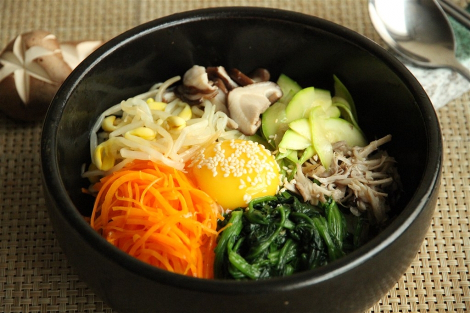 石锅拌饭放哪些蔬菜 蔬菜拌饭和石锅拌饭的区别