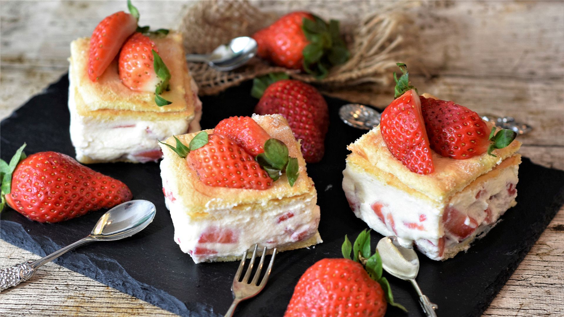 草莓水果蛋糕图片大全 草莓水果蛋糕图片网红