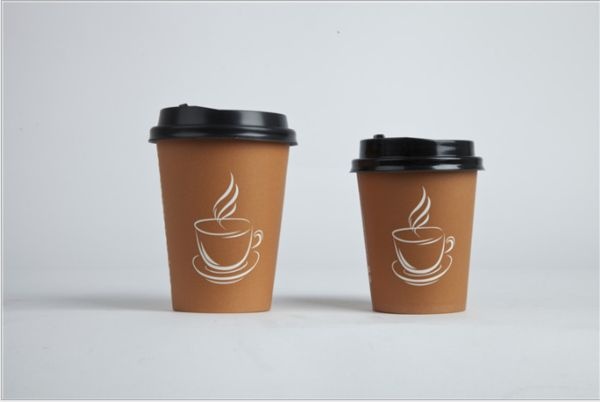 咖啡纸杯的正确使用方法 手拿纸杯咖啡的图片