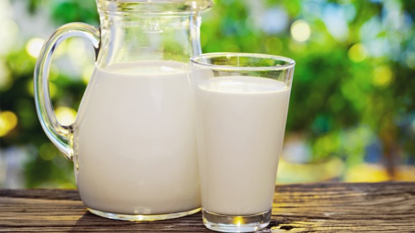 每天晚上喝牛奶好吗 每天晚上喝牛奶有哪些好处