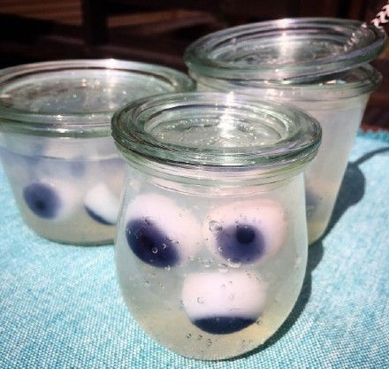 大人吃的蓝莓味果冻 爆浆眼球糖果真的有那么难吃吗