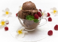 godiva冰淇淋夏威夷果仁黑巧克力 伊利甄稀90克臻黑巧克力冰淇淋图