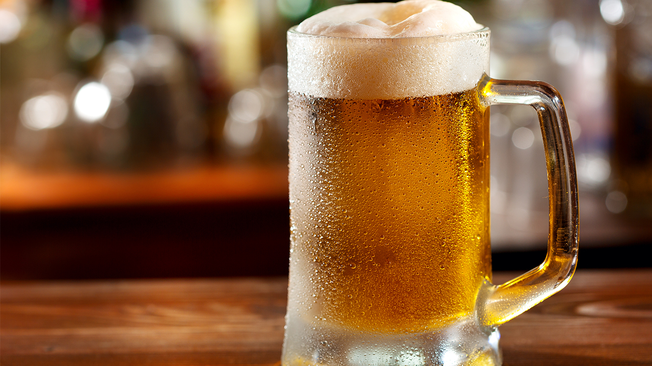 过期了不能喝的啤酒有什么用途 喝啤酒时有哪些饮食禁忌