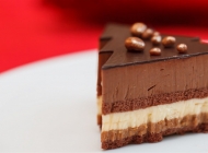 吃巧克力甜点或蛋糕 巧克力慕斯蛋糕视频声控素材