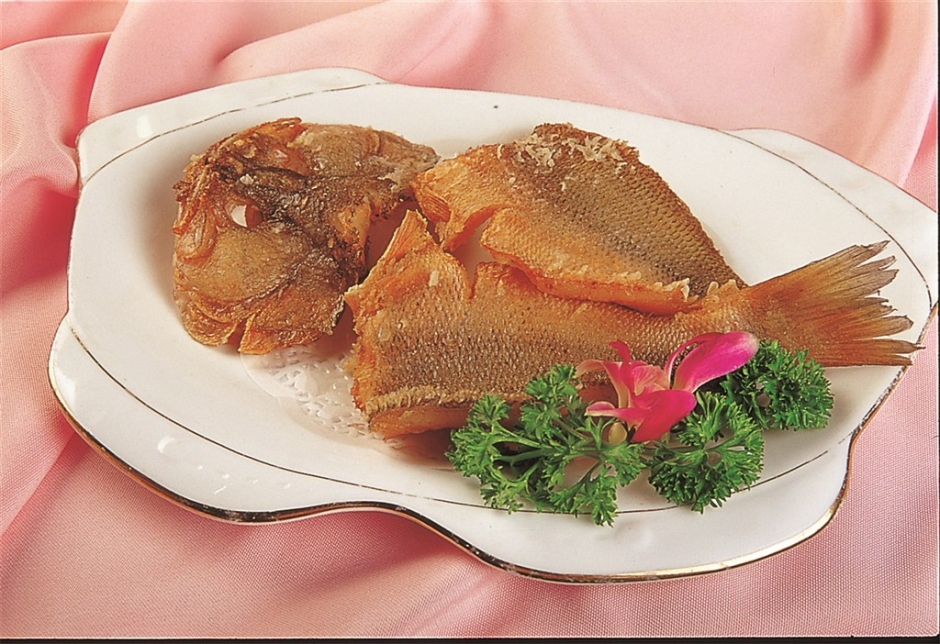蒜香鲈鱼烤鱼家常菜做法大全 蒜香鲈鱼是凉菜还是热菜
