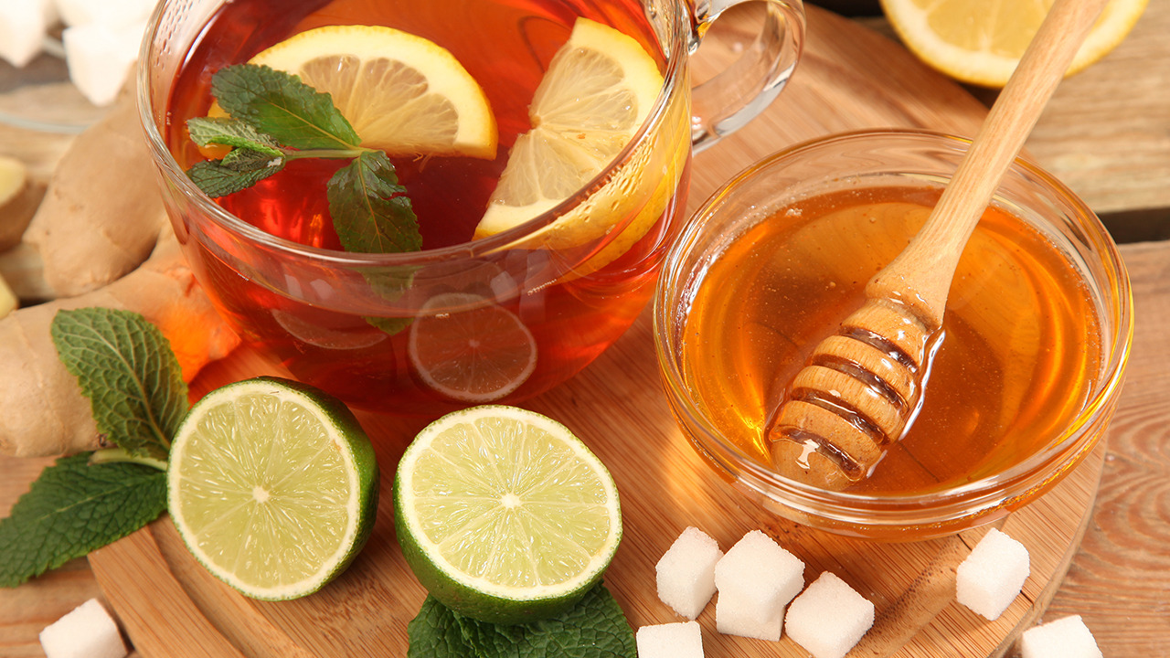 蜂蜜水什么时间喝养胃 蜂蜜的功效和作用你知道吗？