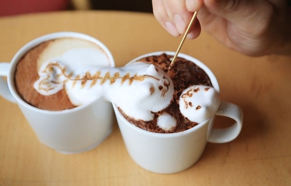 咖啡拉花奶泡总是沉底是怎么回事 咖啡拉花的奶泡打到什么程度