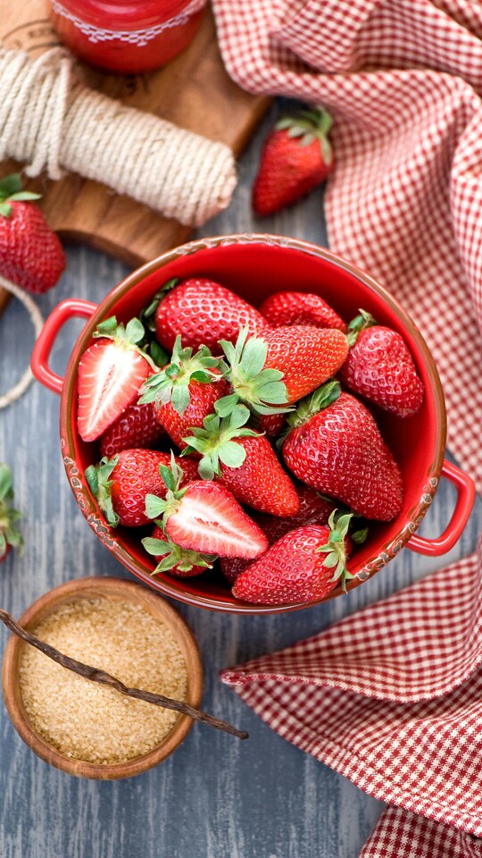 成熟奶油草莓图 最新鲜的草莓图片