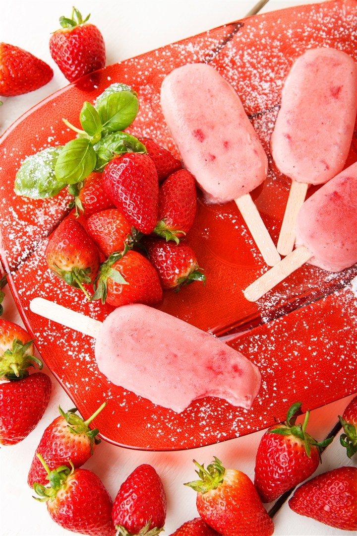 草莓冰淇淋需要煮草莓么 草莓冰淇淋造型图片
